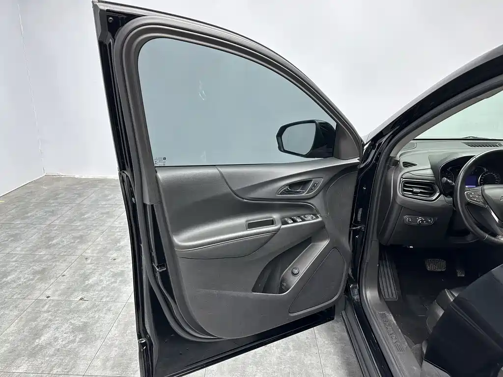 Chevrolet Equinox 2023 — фото 14