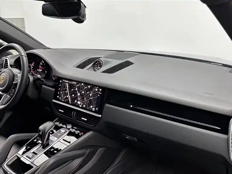 Porsche Cayenne 2023 — фото 14