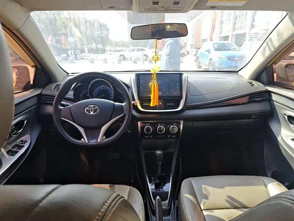 Toyota Yaris L 2016 — фото 6