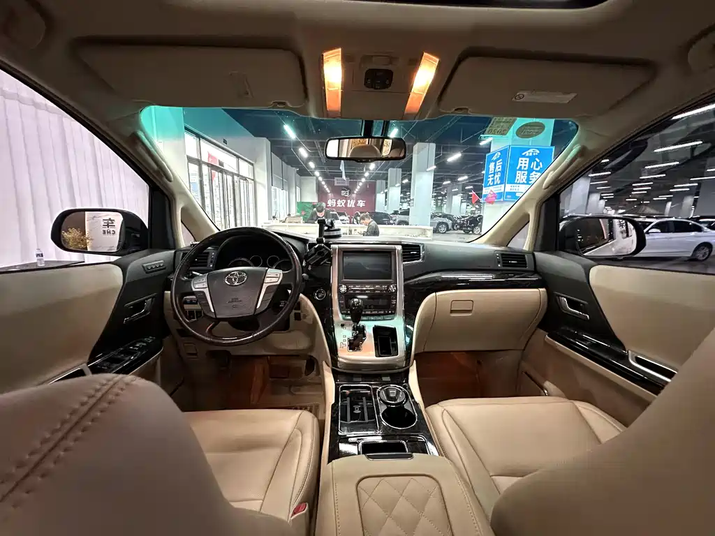 Toyota Alphard 2014 — фото 9