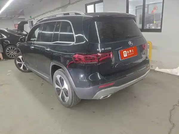 Mercedes-Benz GLB 2023