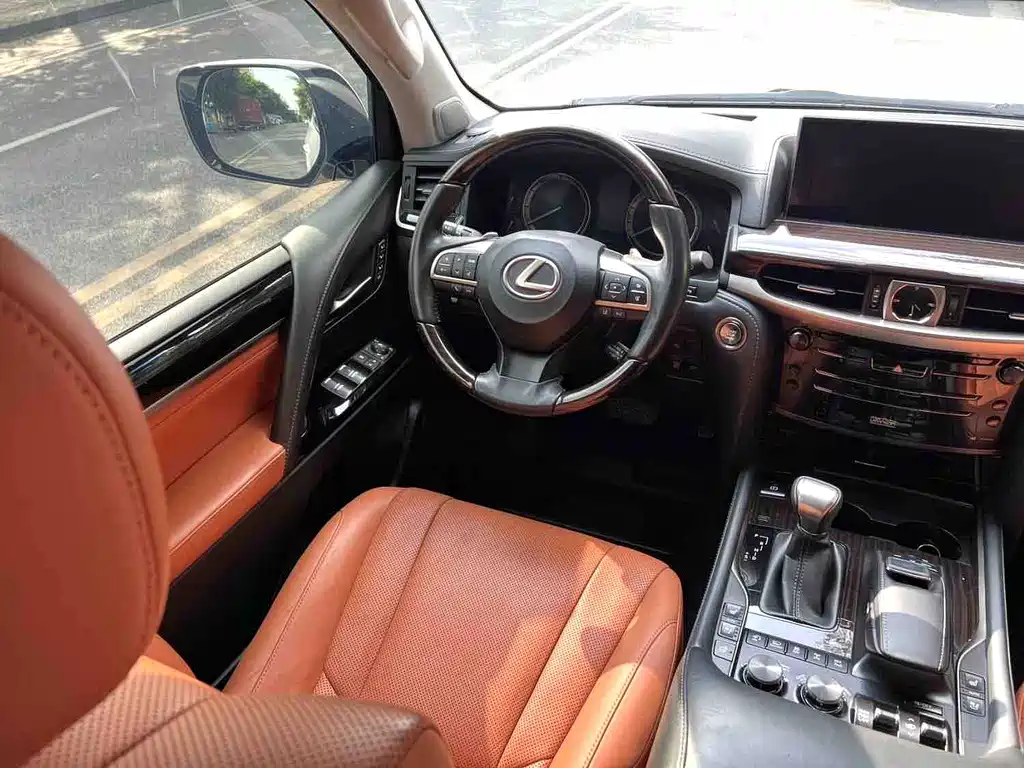 Lexus LX 2019 — фото 10