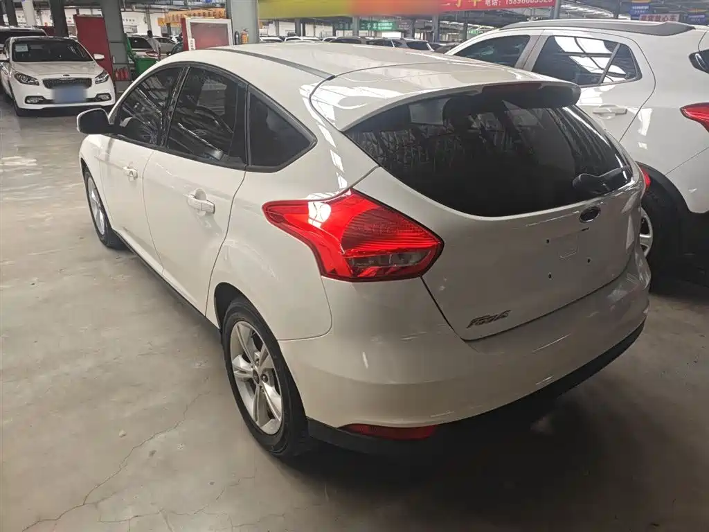 Ford Focus 2018 — фото 11