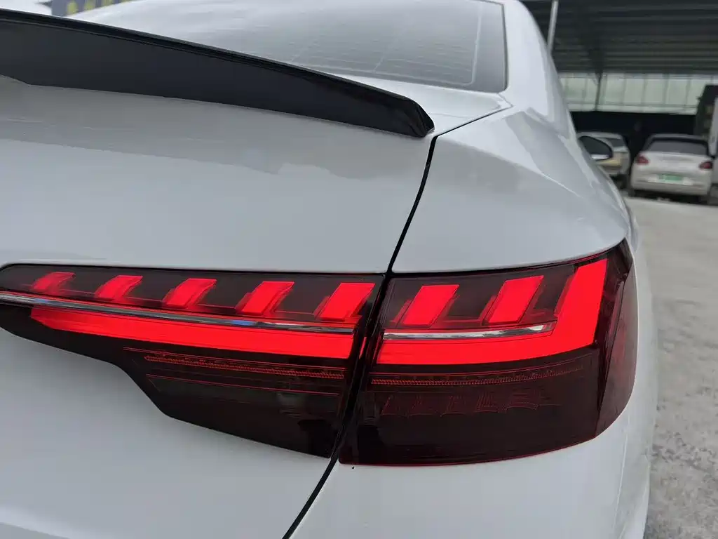 Audi A4L 2021 — фото 18