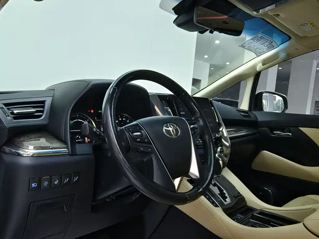 Toyota Alphard 2021 — фото 15