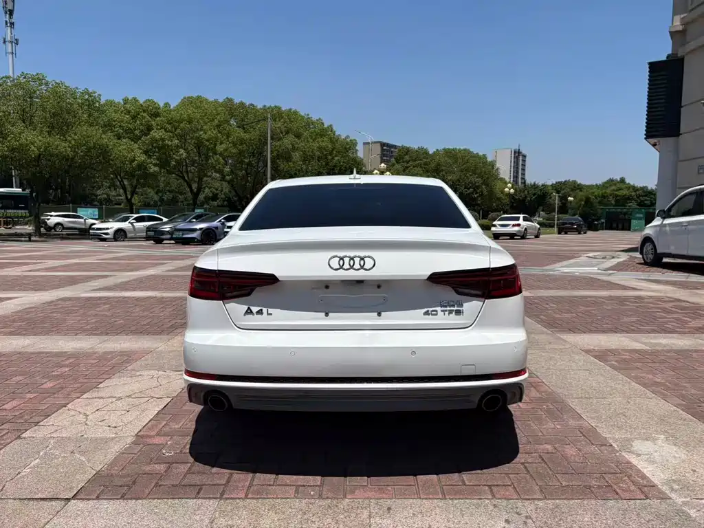 Audi A4L 2018 — фото 12