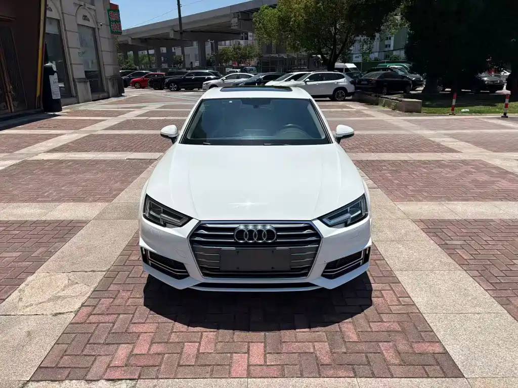 Audi A4L 2018 — фото 1