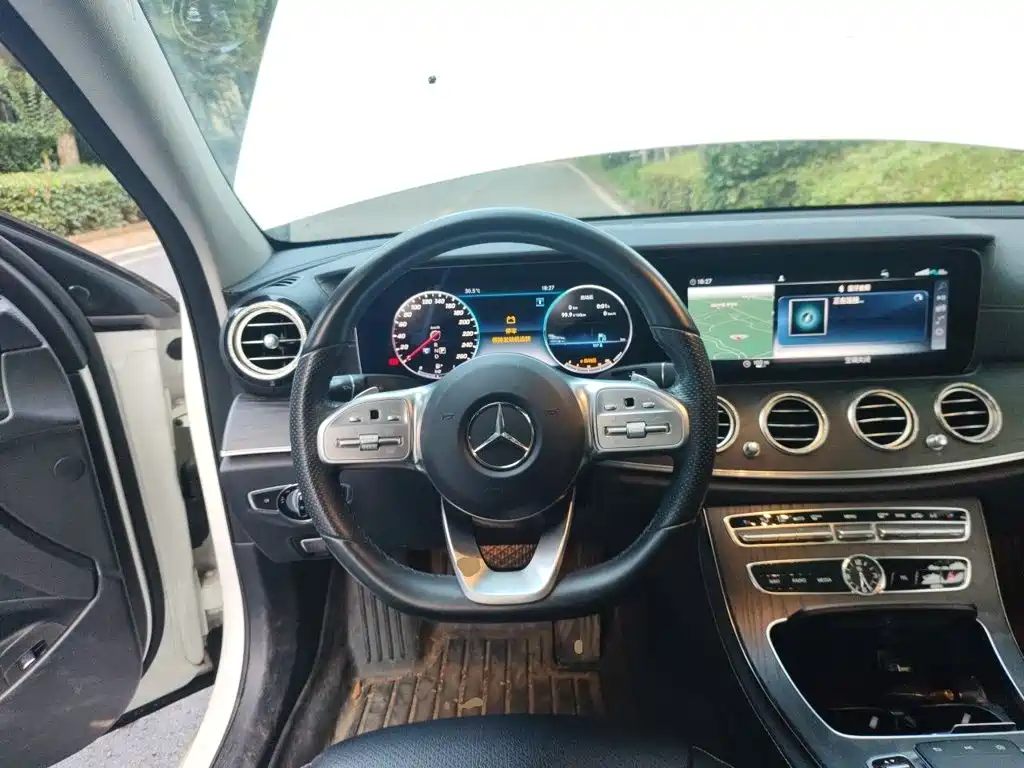 Mercedes-Benz E-Class 2019 — фото 11