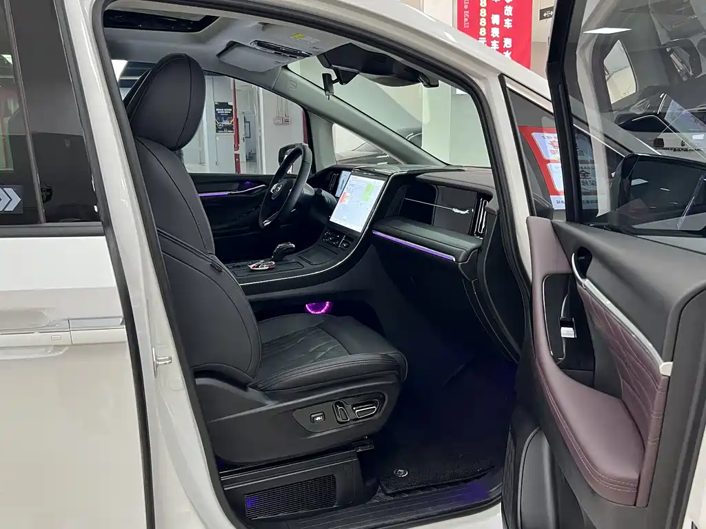 GAC Motor Trumpchi M8 2025 — фото 10