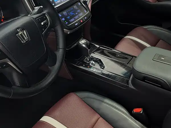 Toyota Crown 2017