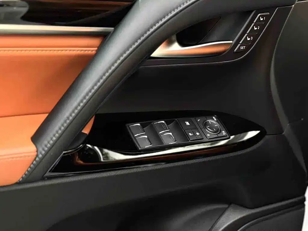 Lexus LX 2019 — фото 16