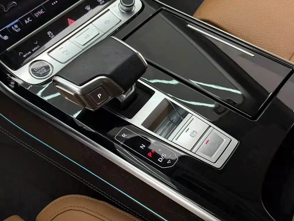Audi A8 2023 — фото 23