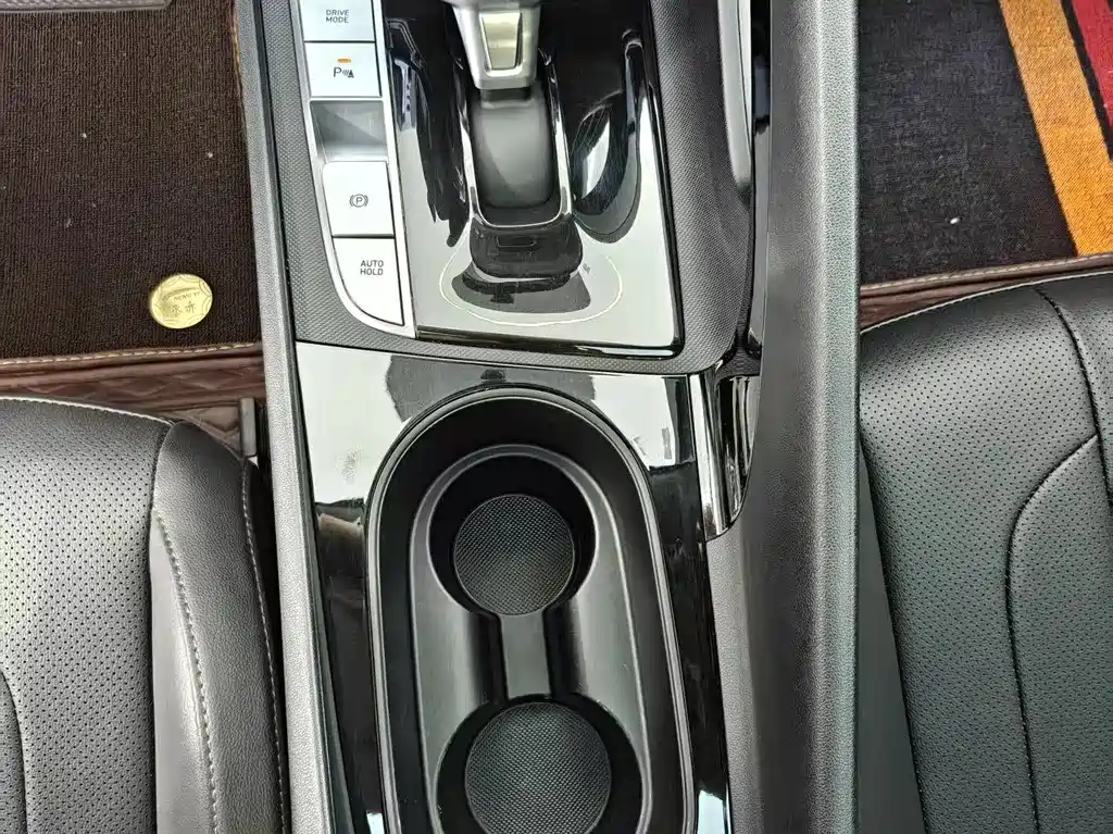 Hyundai Elantra 2024 — фото 10