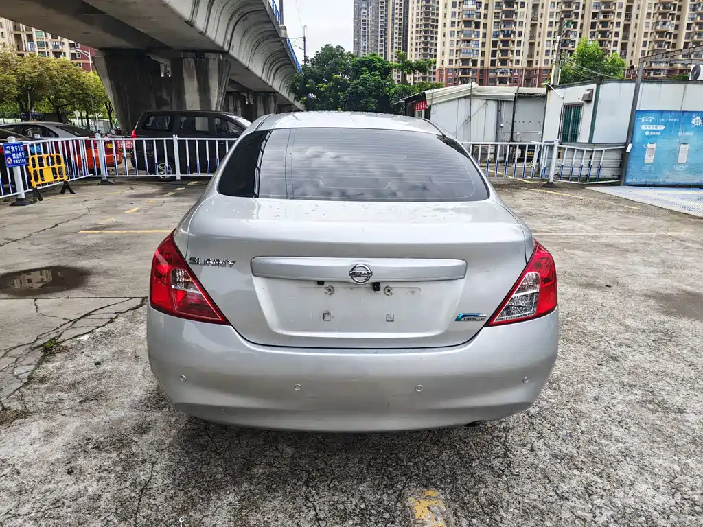 Nissan Sunny 2013 — фото 15