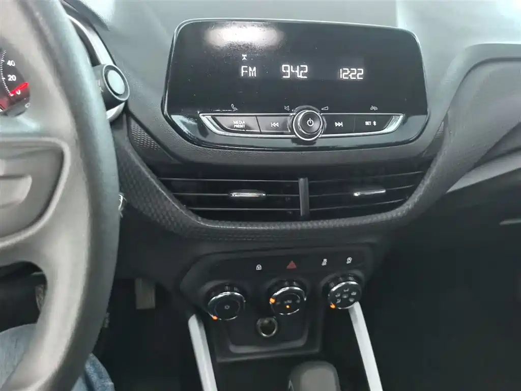 Chevrolet Cavalier 2020 — фото 13