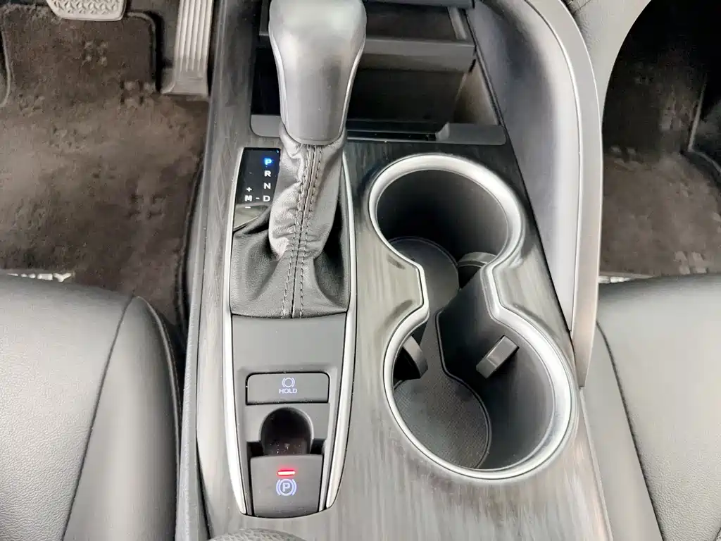 Toyota Camry 2022 — фото 17