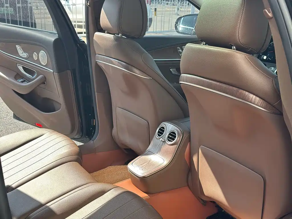 Mercedes-Benz E-Class 2023 — фото 10