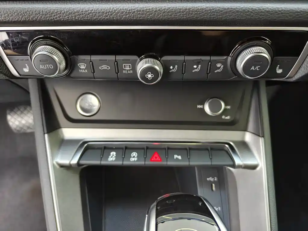 Audi Q3 2022 — фото 11