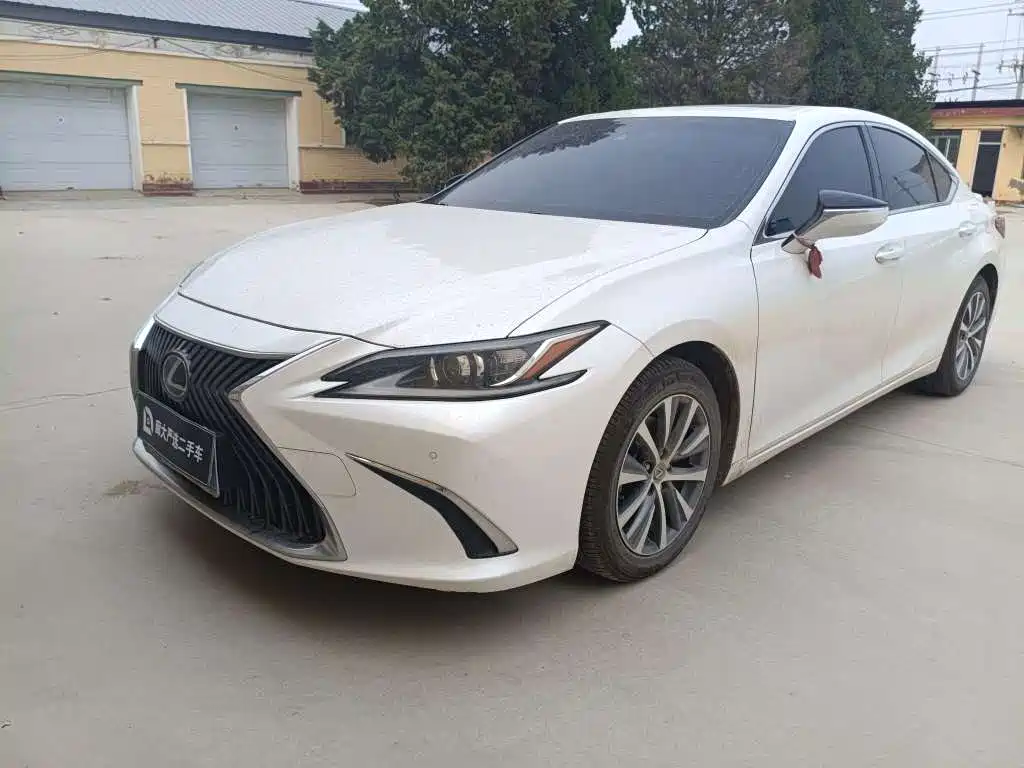 Lexus ES 2021