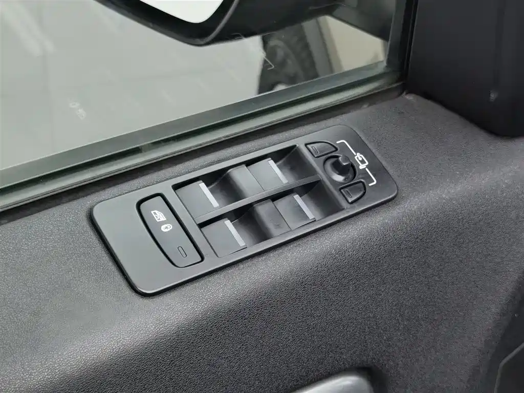 Land Rover Discovery Sport 2015 — фото 9