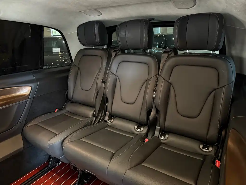 Mercedes-Benz V-Class 2021 — фото 19