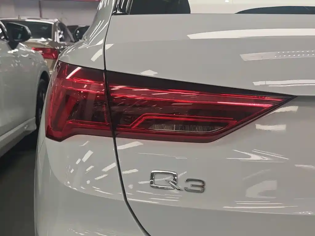 Audi Q3 2020 — фото 15