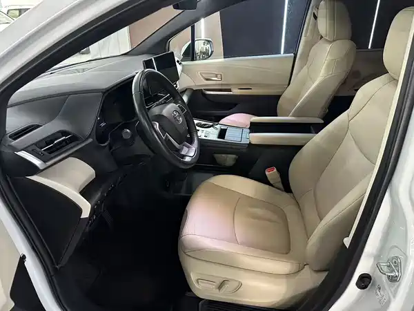 Toyota Granvia 2023