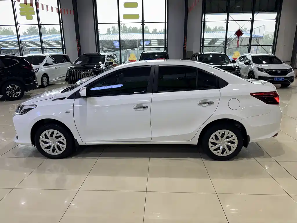 Toyota Vios 2023 — фото 15