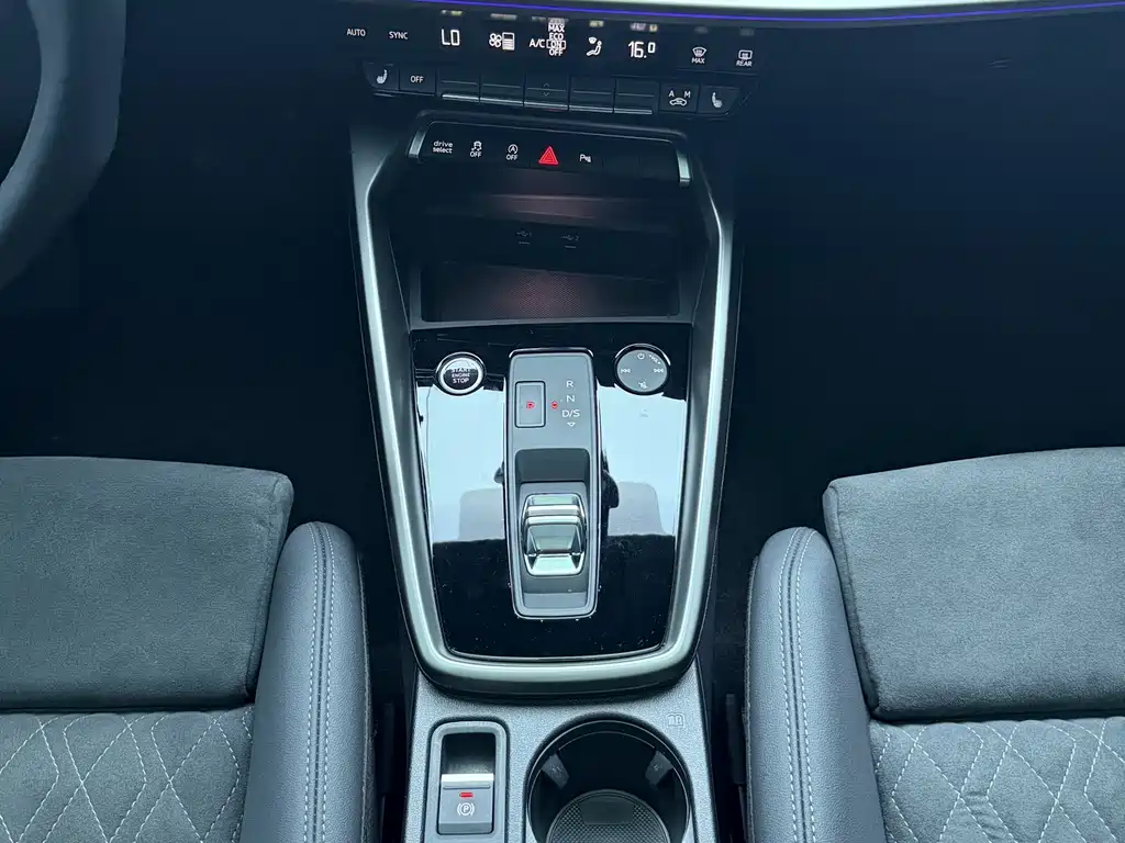 Audi A3 2023 — фото 16