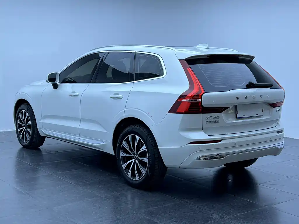 Volvo XC60 2023 — фото 5