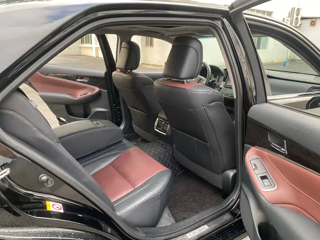 Toyota Crown 2018 — фото 14