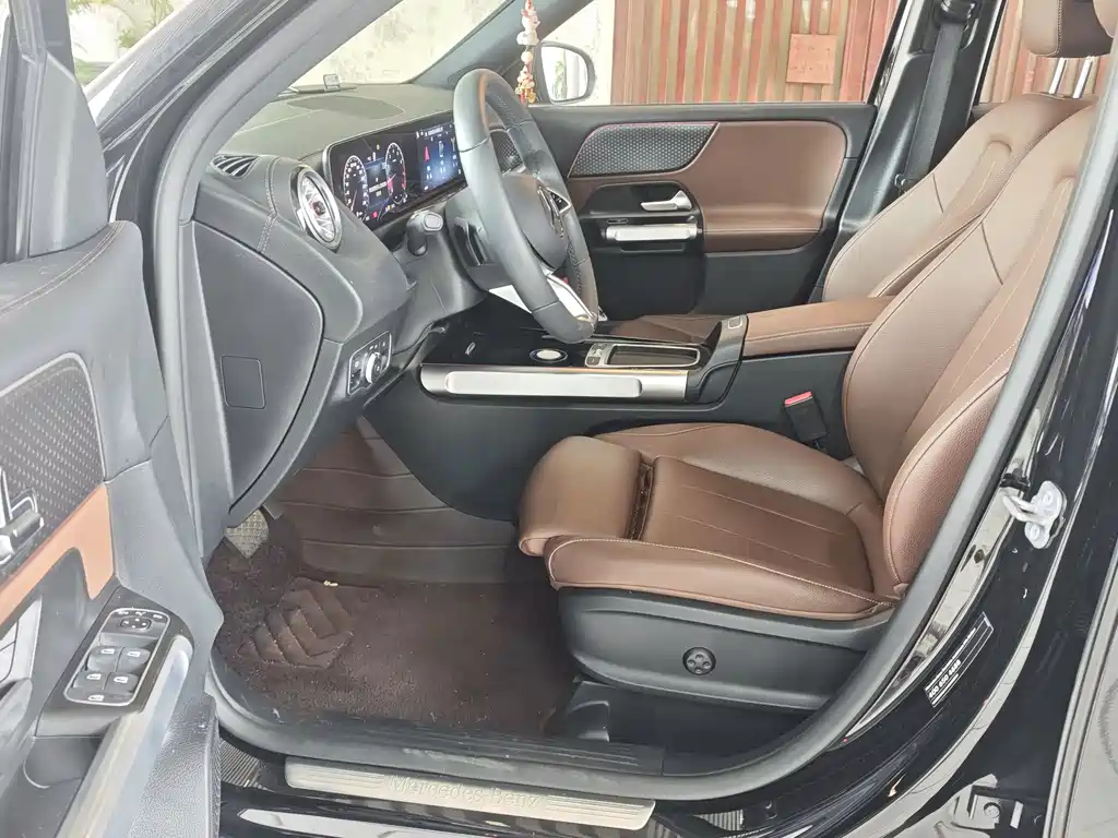 Mercedes-Benz GLB 2025 — фото 11