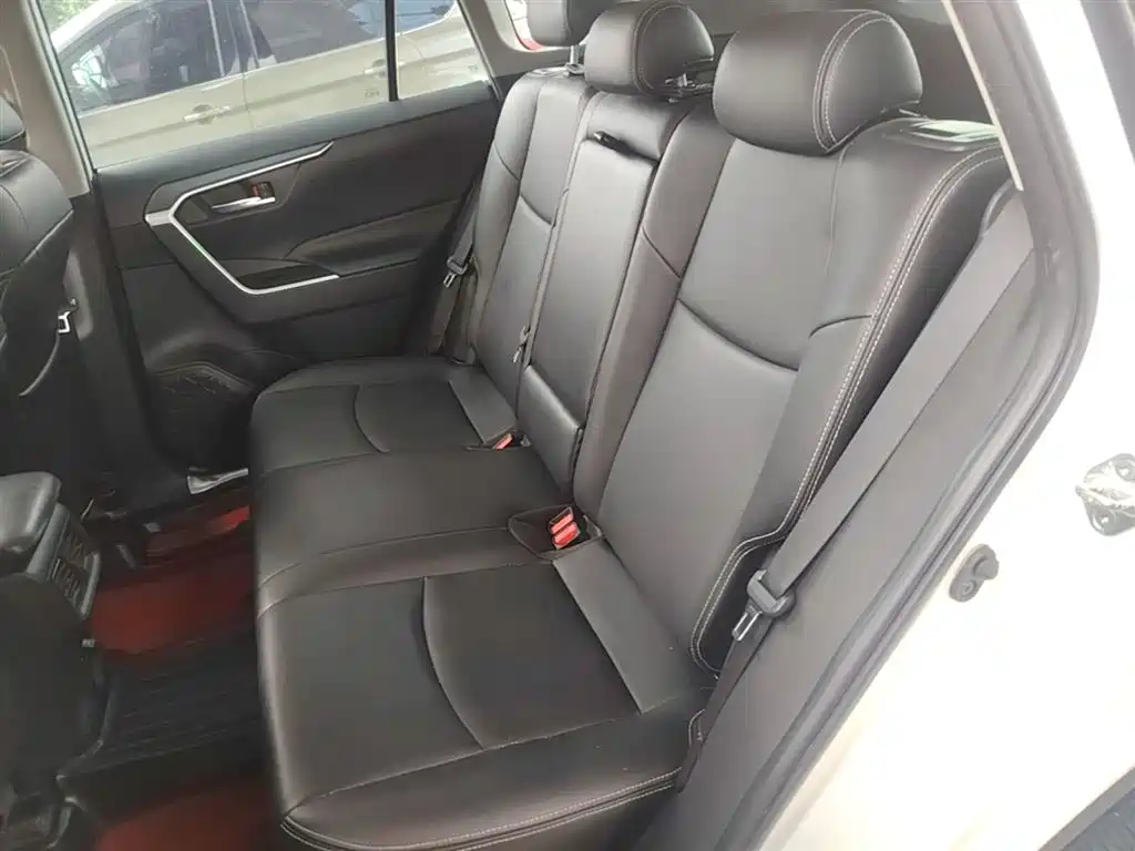 Toyota RAV4 2020 — фото 13