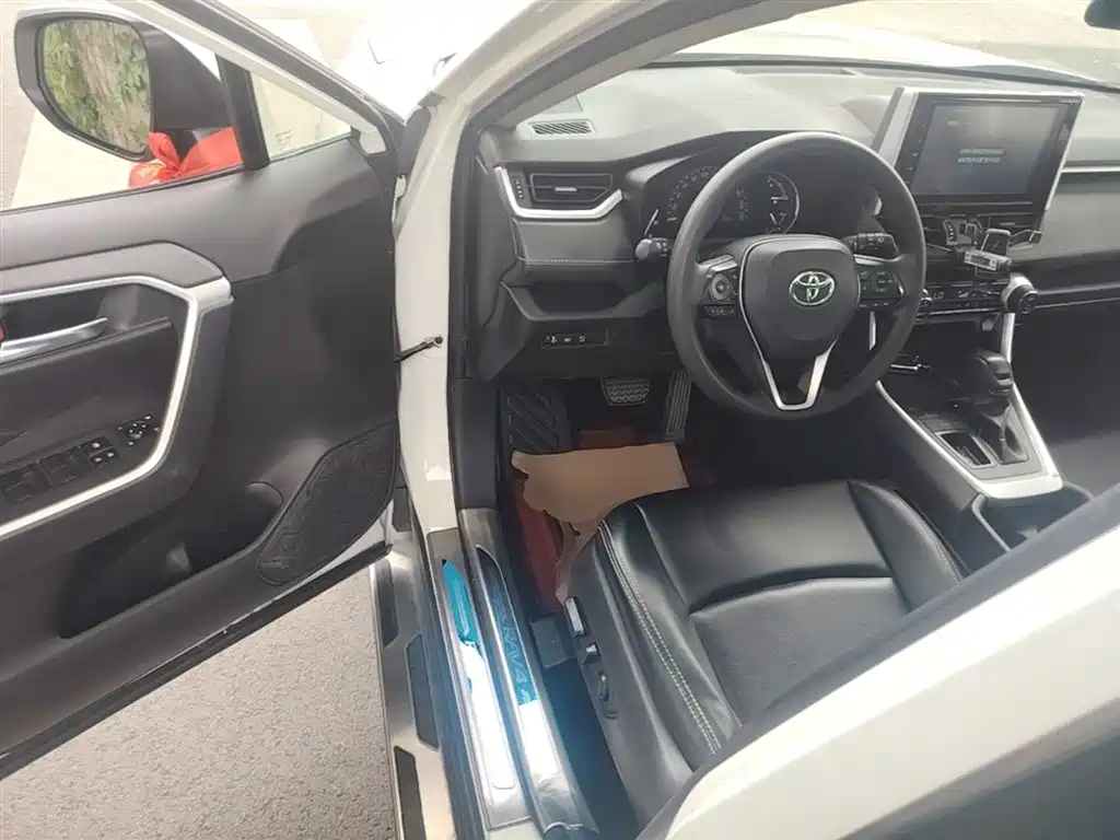 Toyota RAV4 2020 — фото 12
