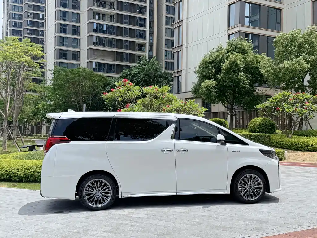 Toyota Alphard 2021 — фото 8