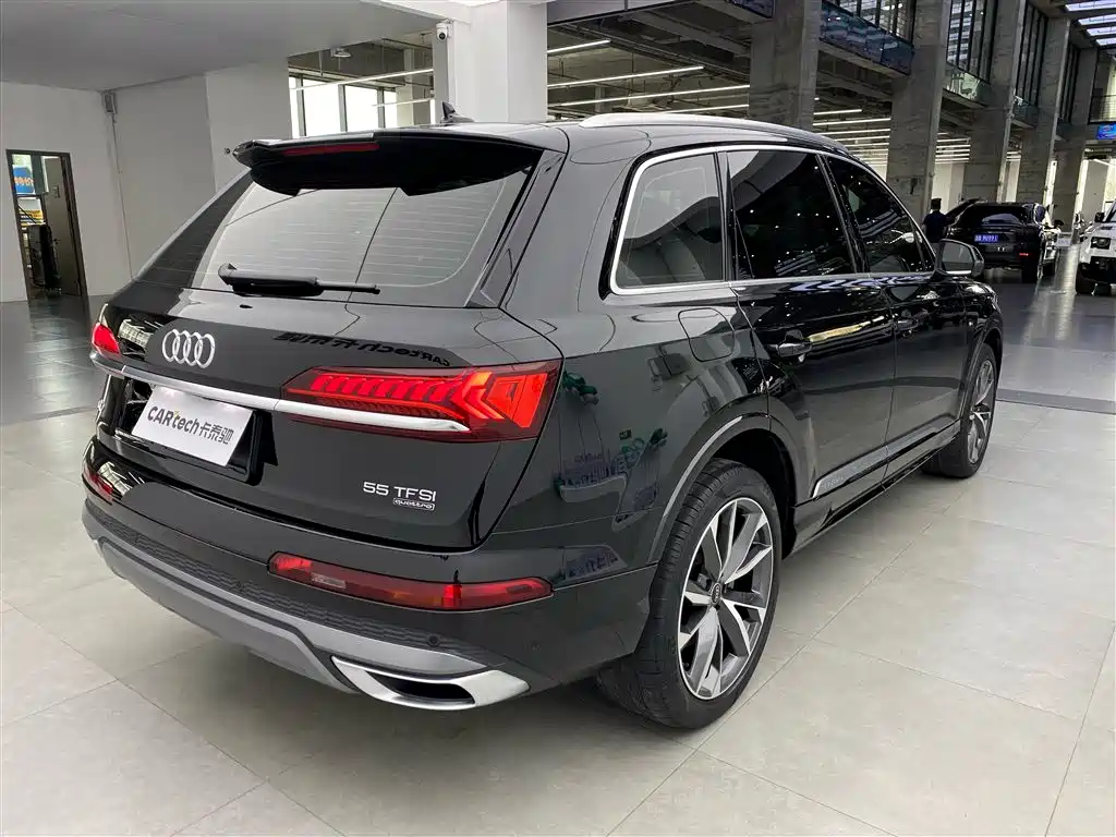 Audi Q7 2021 — фото 34