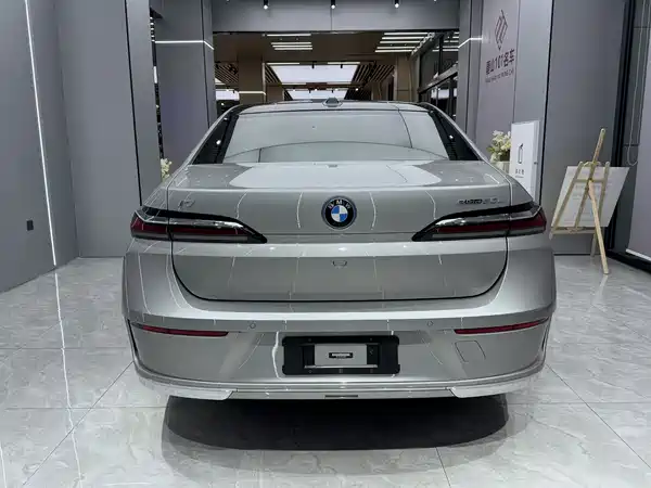 BMW i7 2023