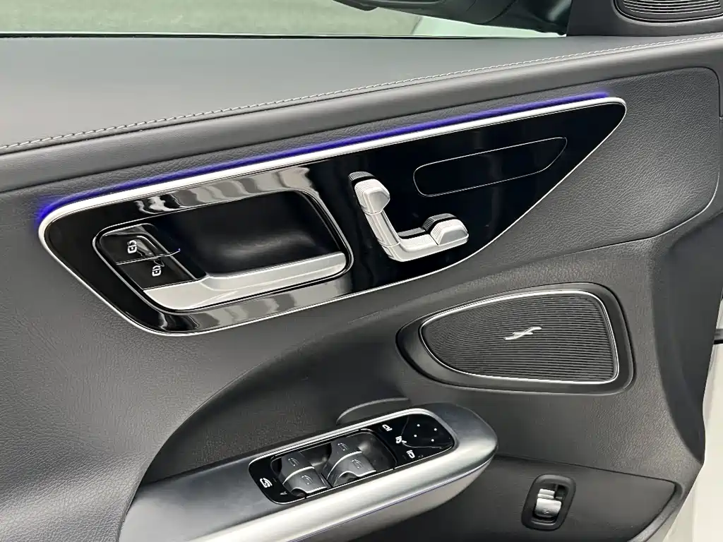 Mercedes-Benz C-Class 2025 — фото 3