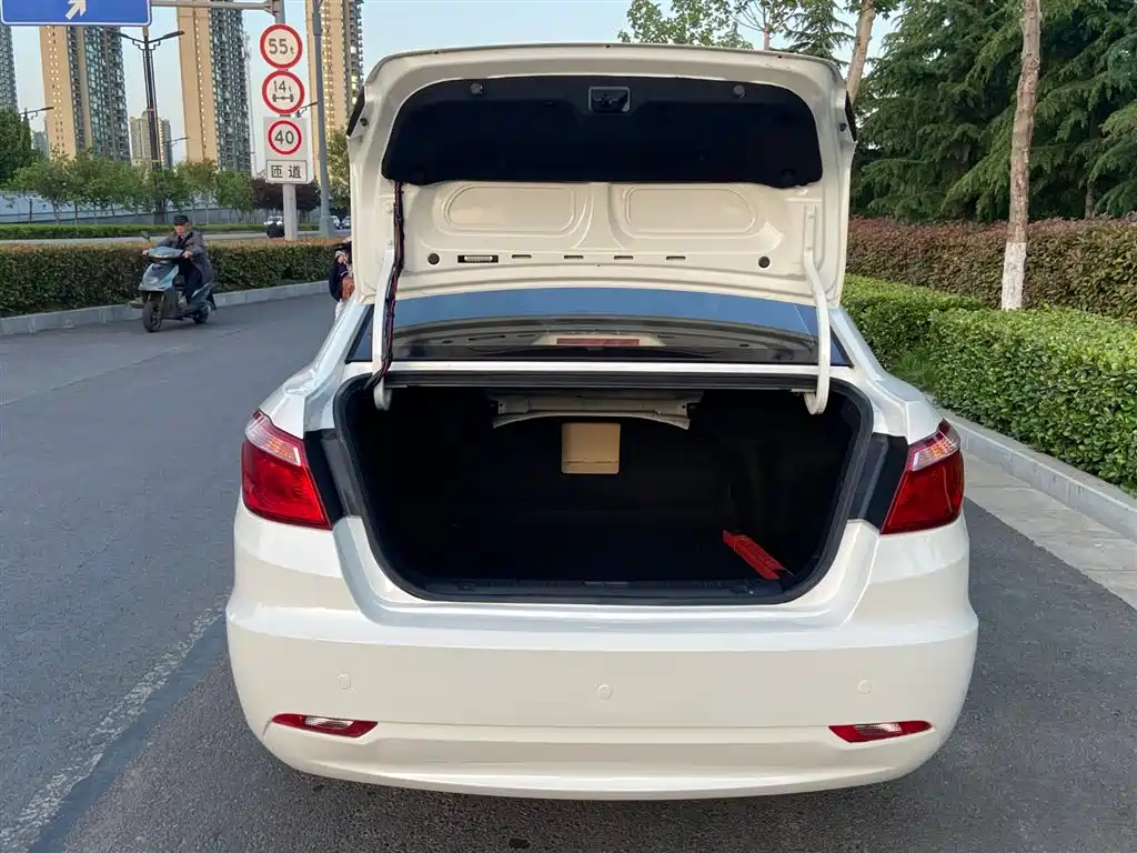 Changan Eado 2015 — фото 15