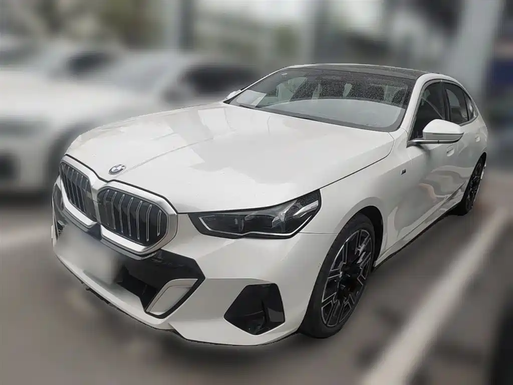 BMW 5 Series 2025 — фото 1