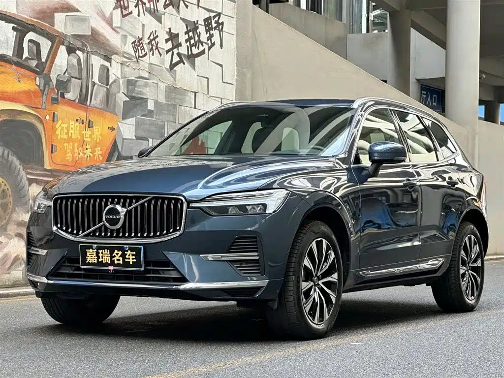 Volvo XC60 2025 — фото 1