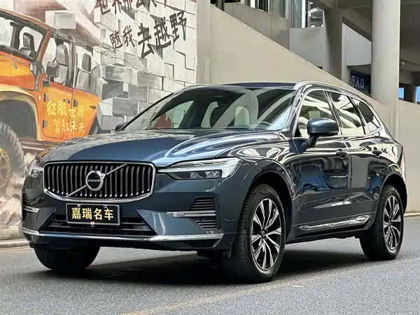 Volvo XC60 2025
