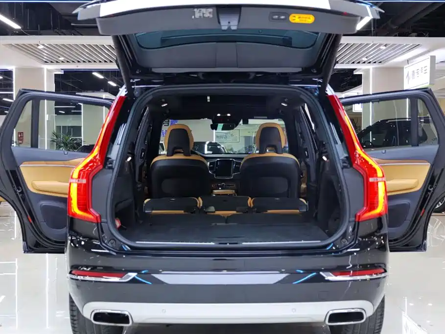 Volvo XC90 2018 — фото 35