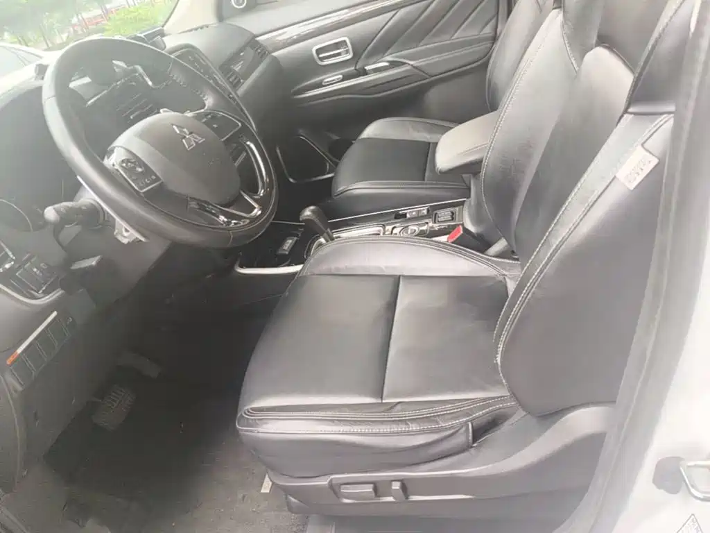 Mitsubishi Outlander 2020 — фото 15