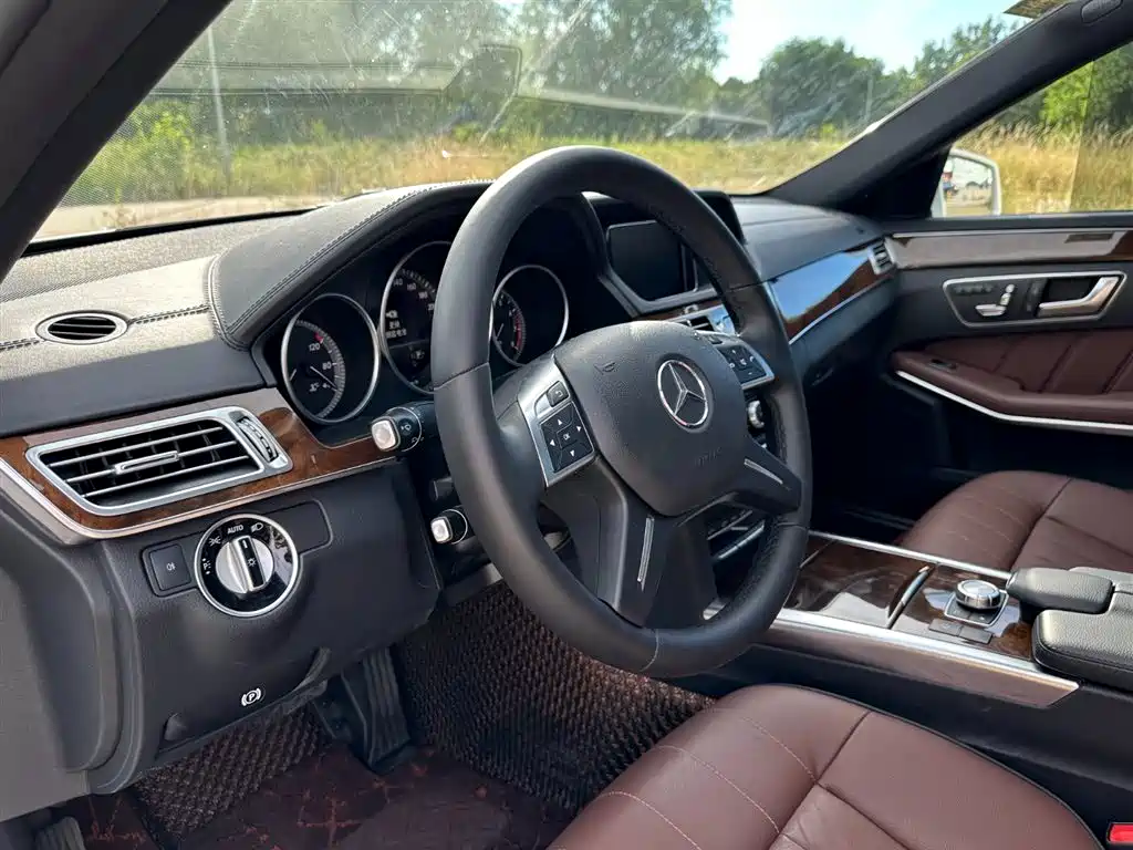 Mercedes-Benz E-Class 2015 — фото 13