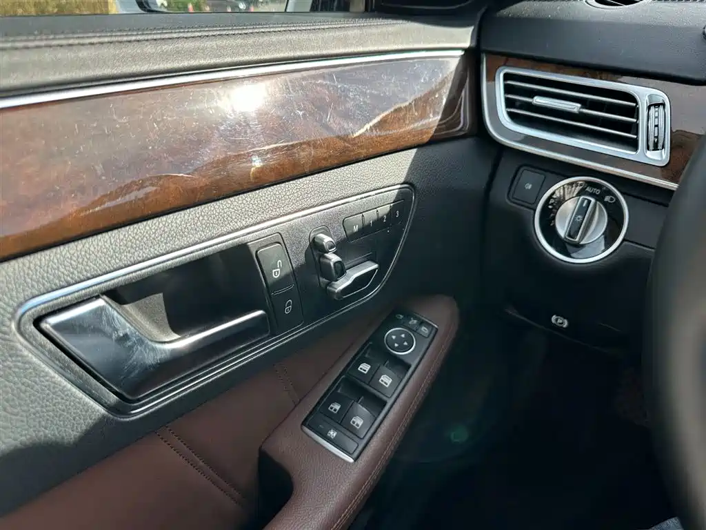 Mercedes-Benz E-Class 2015 — фото 20