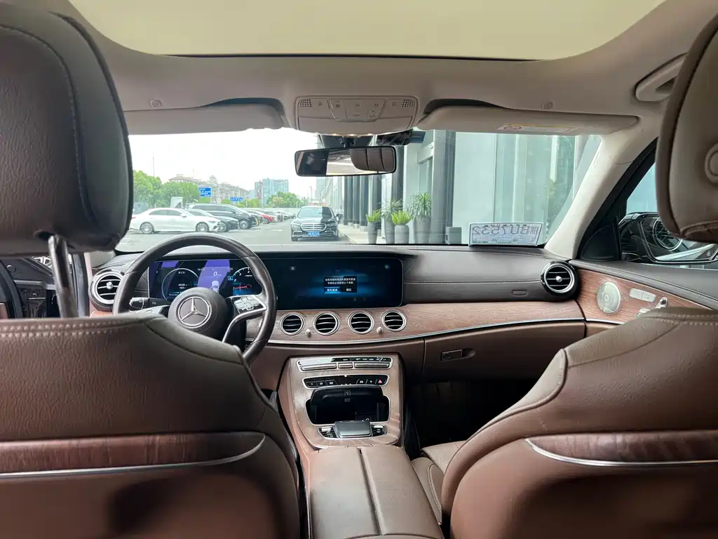 Mercedes-Benz E-Class 2022 — фото 10