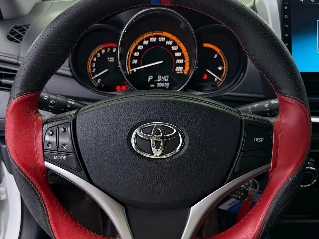 Toyota Yaris L 2022 — фото 14