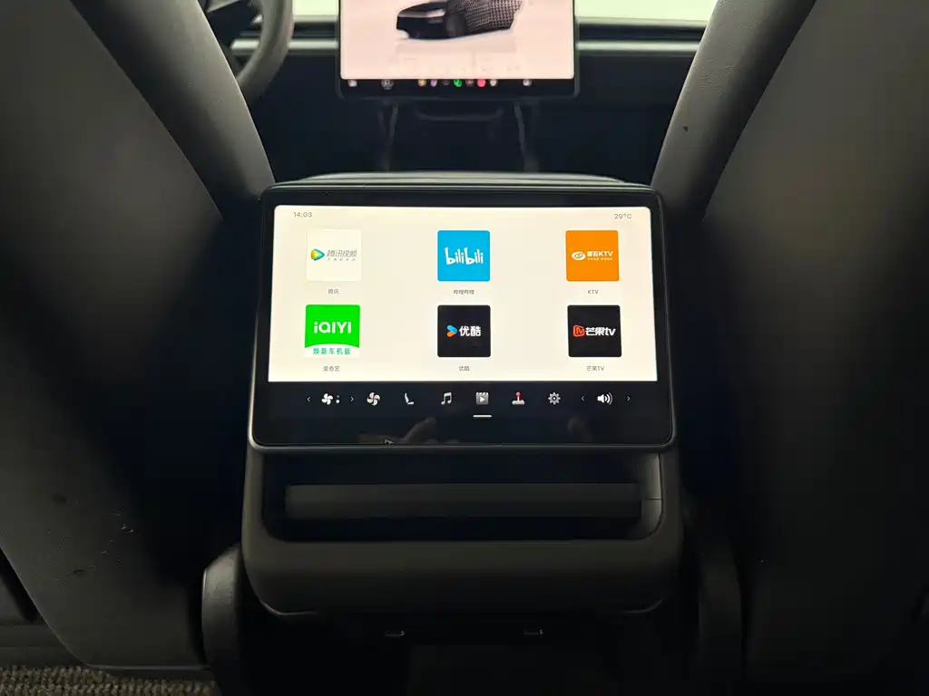 Tesla Model Y 2025 — фото 16