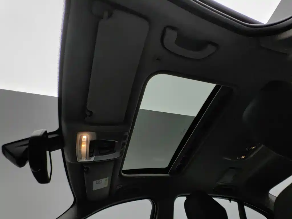 BMW 3 Series 2017 — фото 14